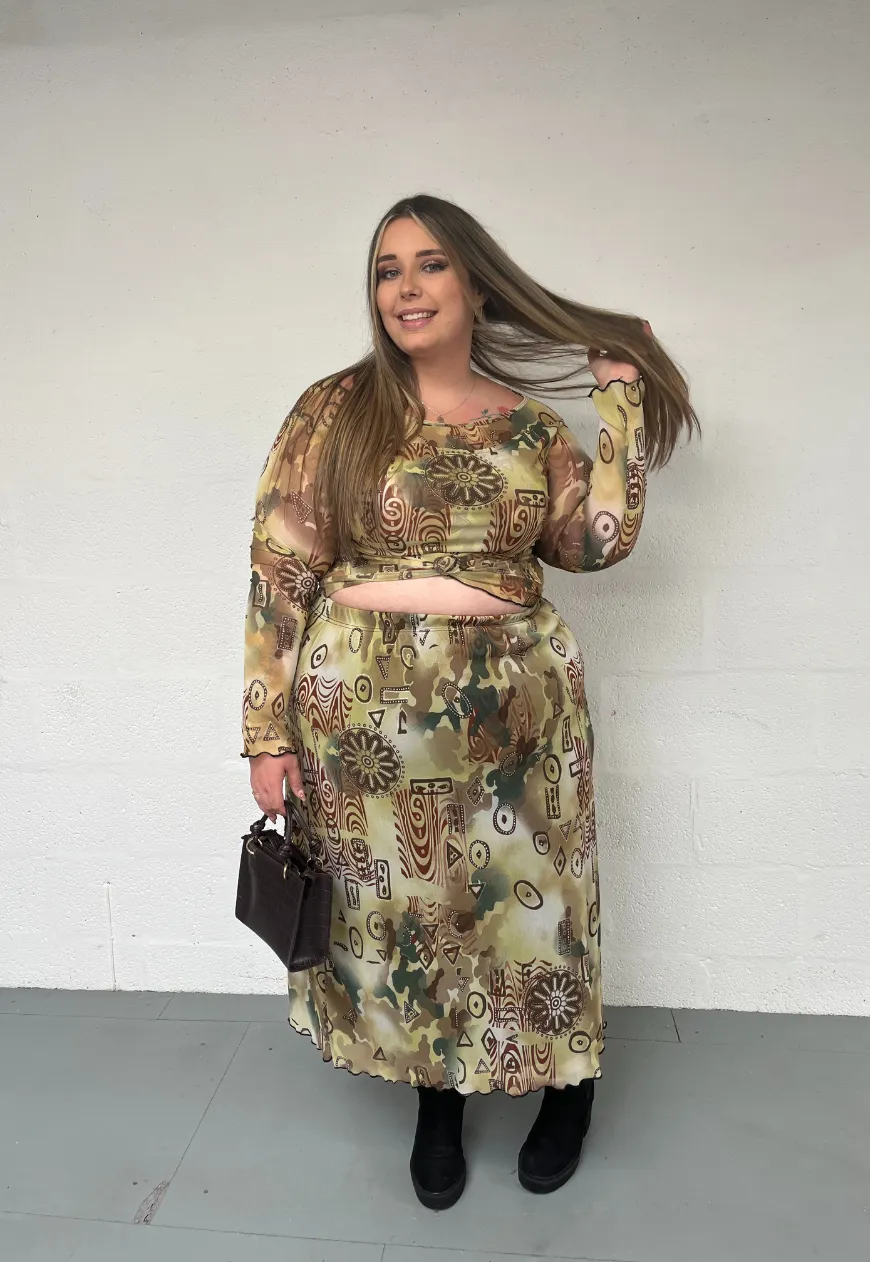BROWN SWIRL MESH SLEEVED TOP