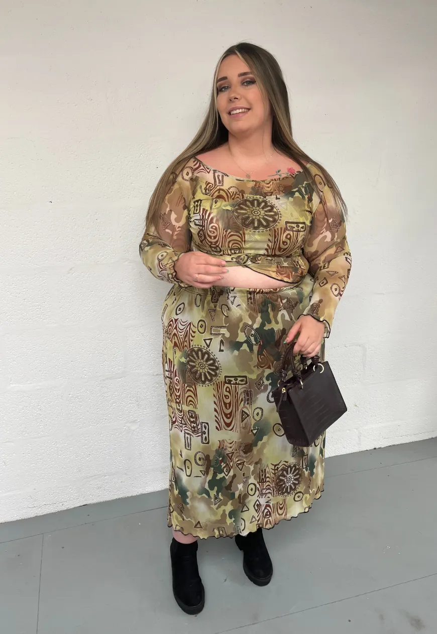 BROWN SWIRL MESH SLEEVED TOP