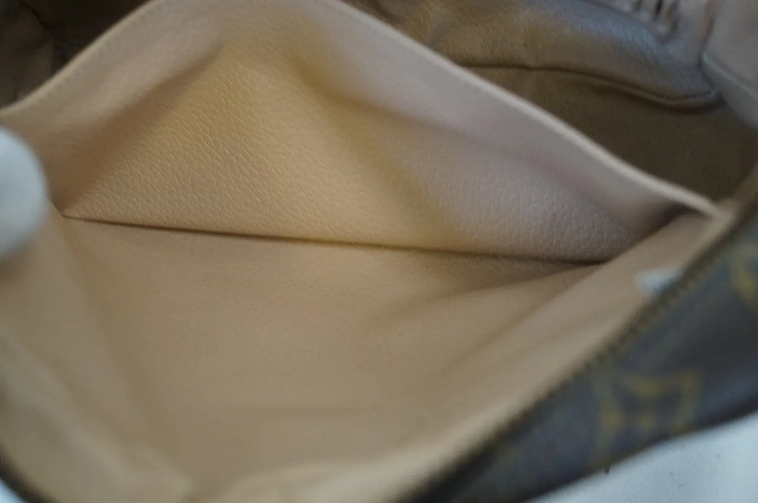 LOUIS VUITTON Trousse Toilette 23 Monogram Cosmetic Pouch