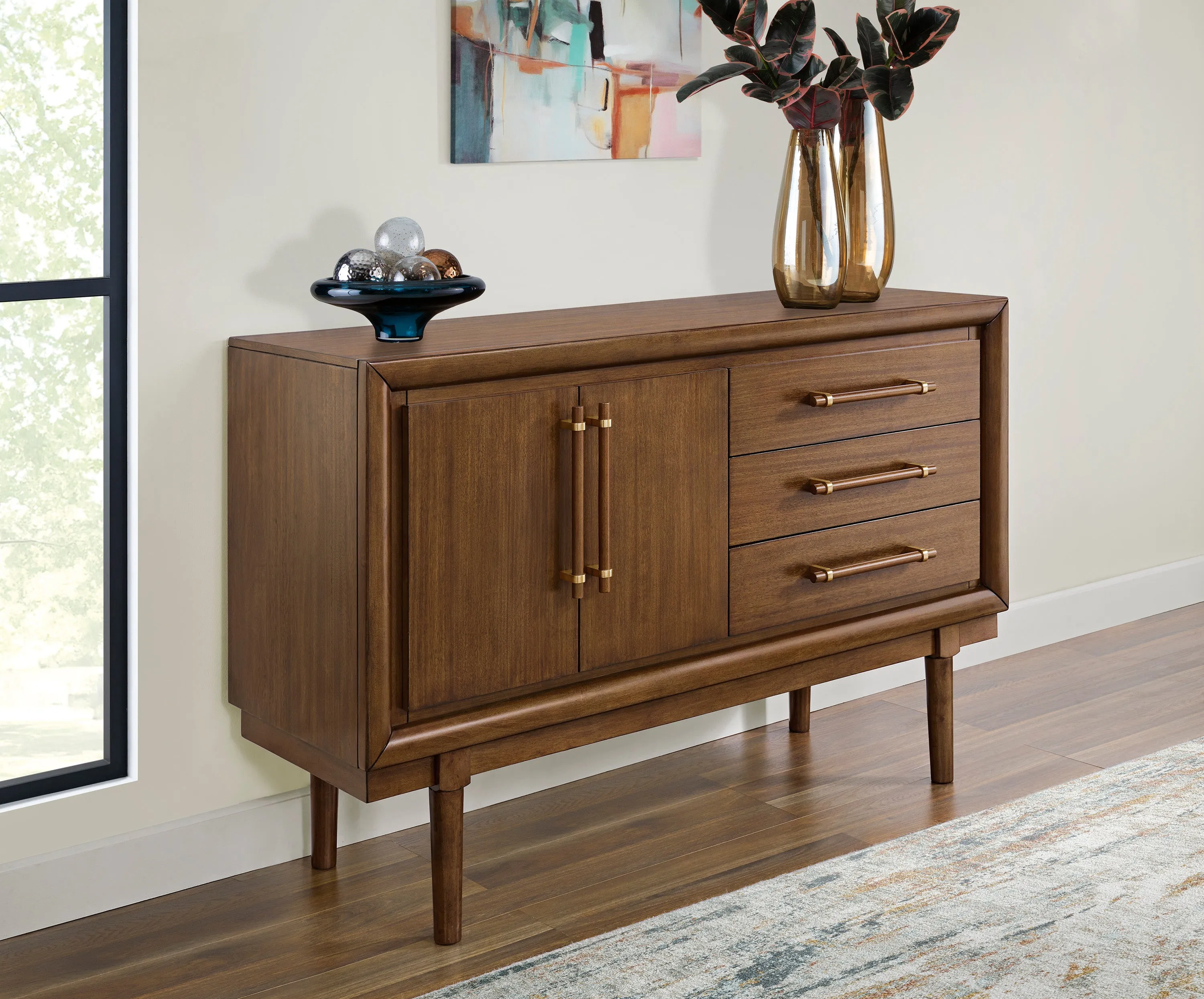 Lynn Dining Room Server