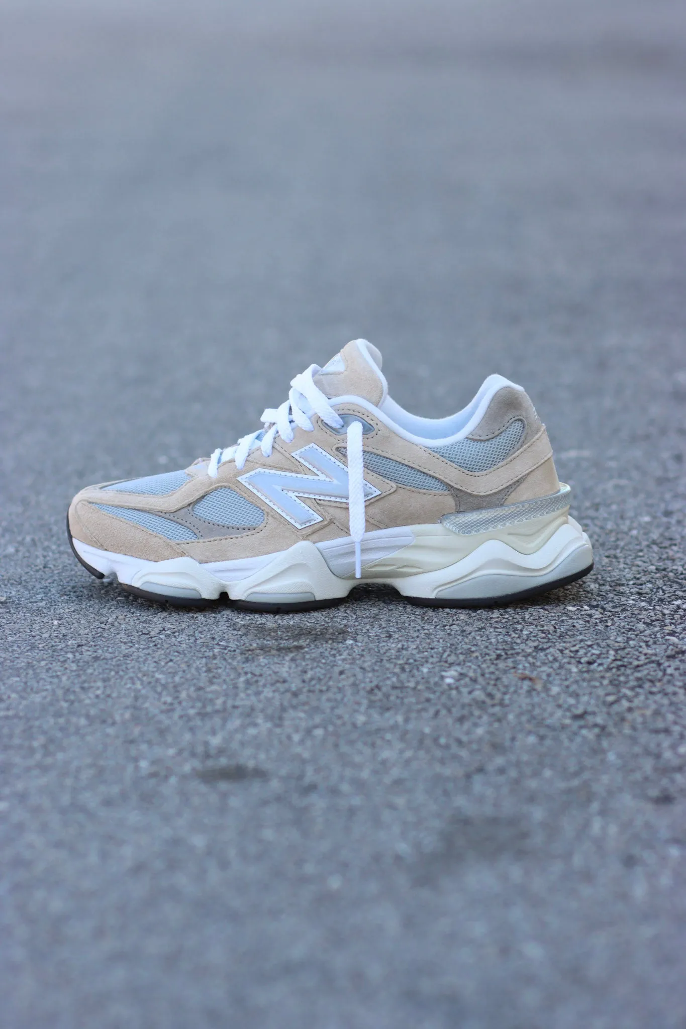New Balance 9060 (Beige/Grey)