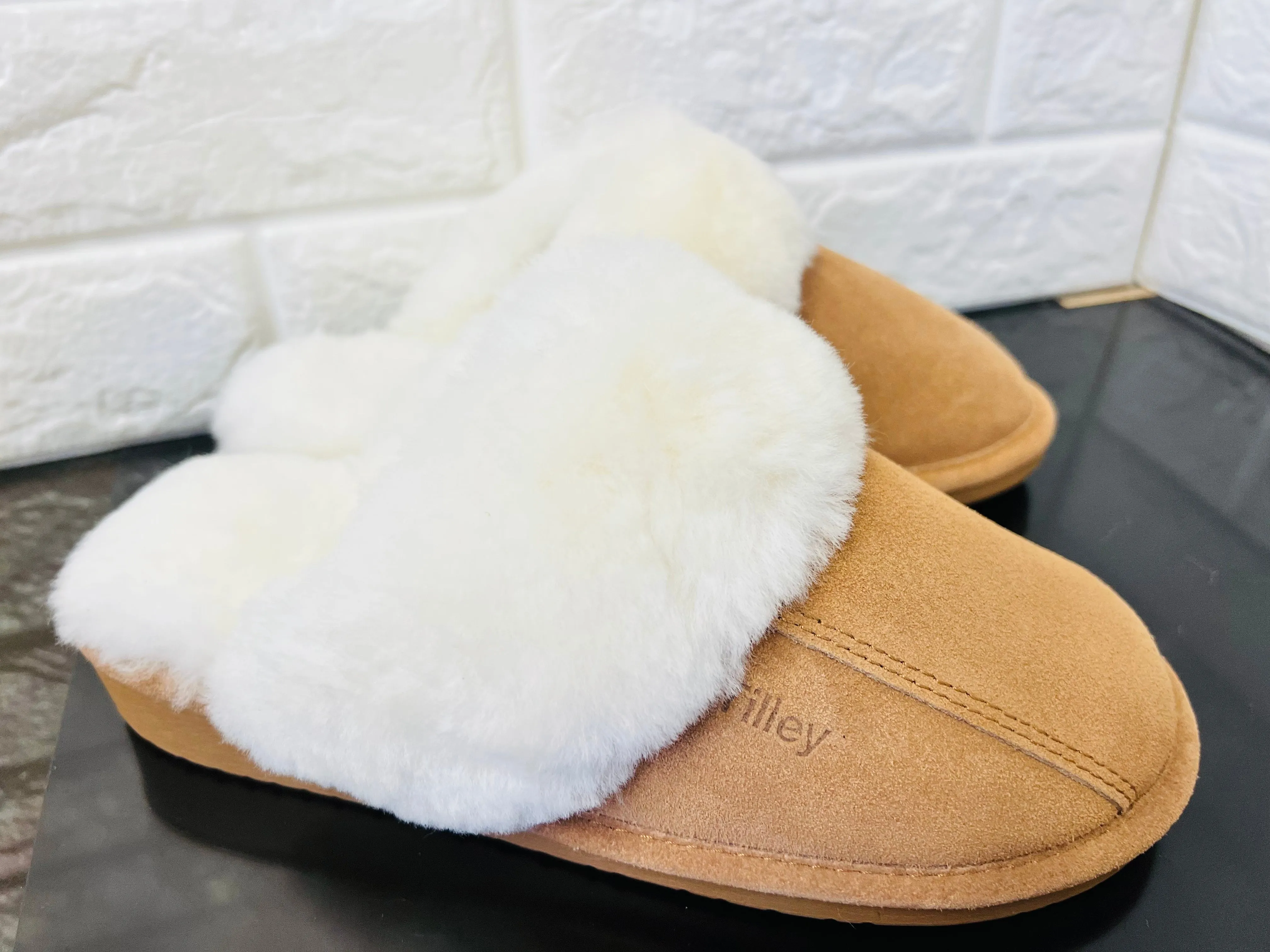 New Product not even in stores or online yet! Women's Cow Suede & Shearling Slippers by Tilley Co. MSRP 130  COGNAC Sz 6
