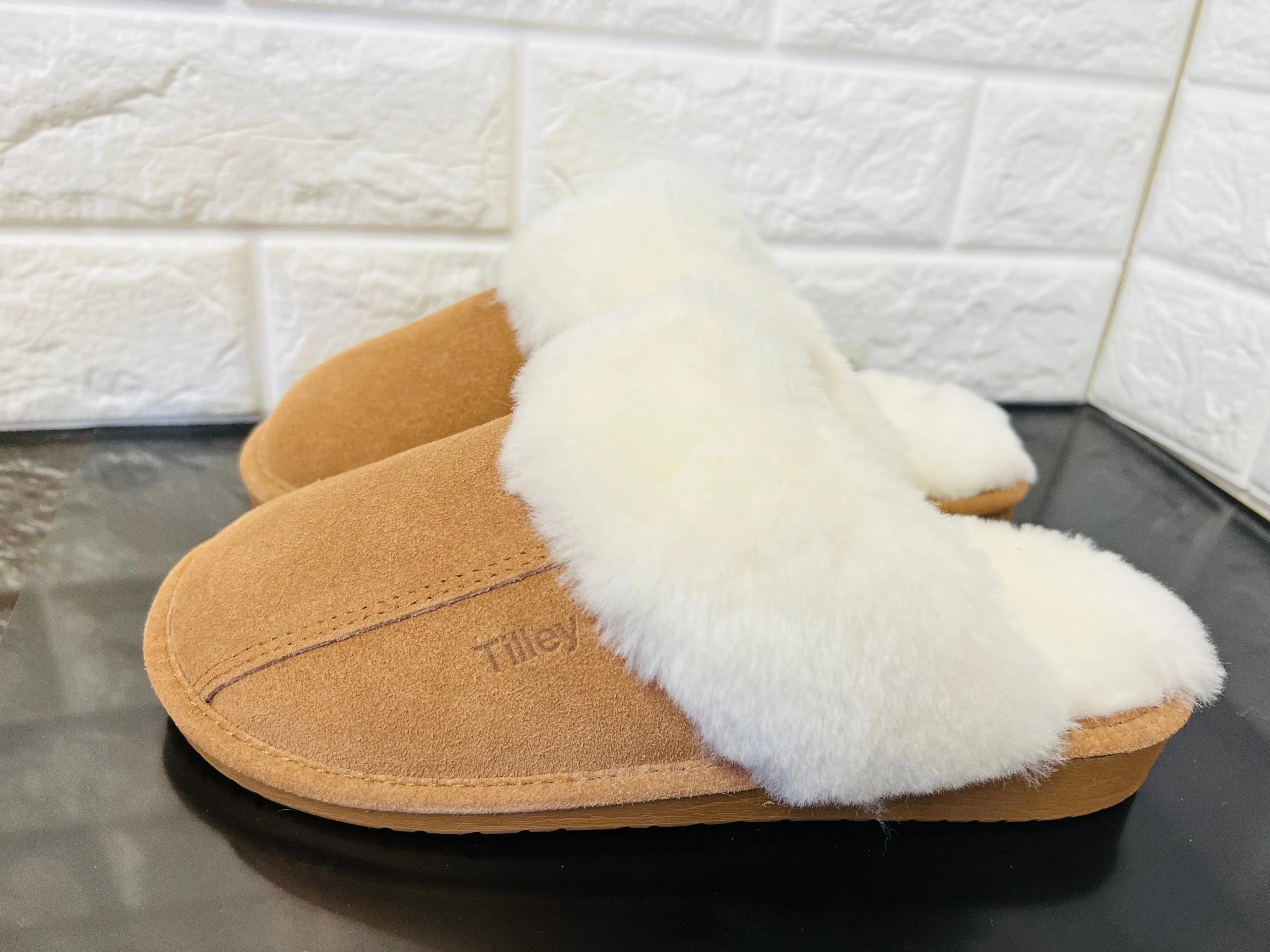 New Product not even in stores or online yet! Women's Cow Suede & Shearling Slippers by Tilley Co. MSRP 130  COGNAC Sz 6