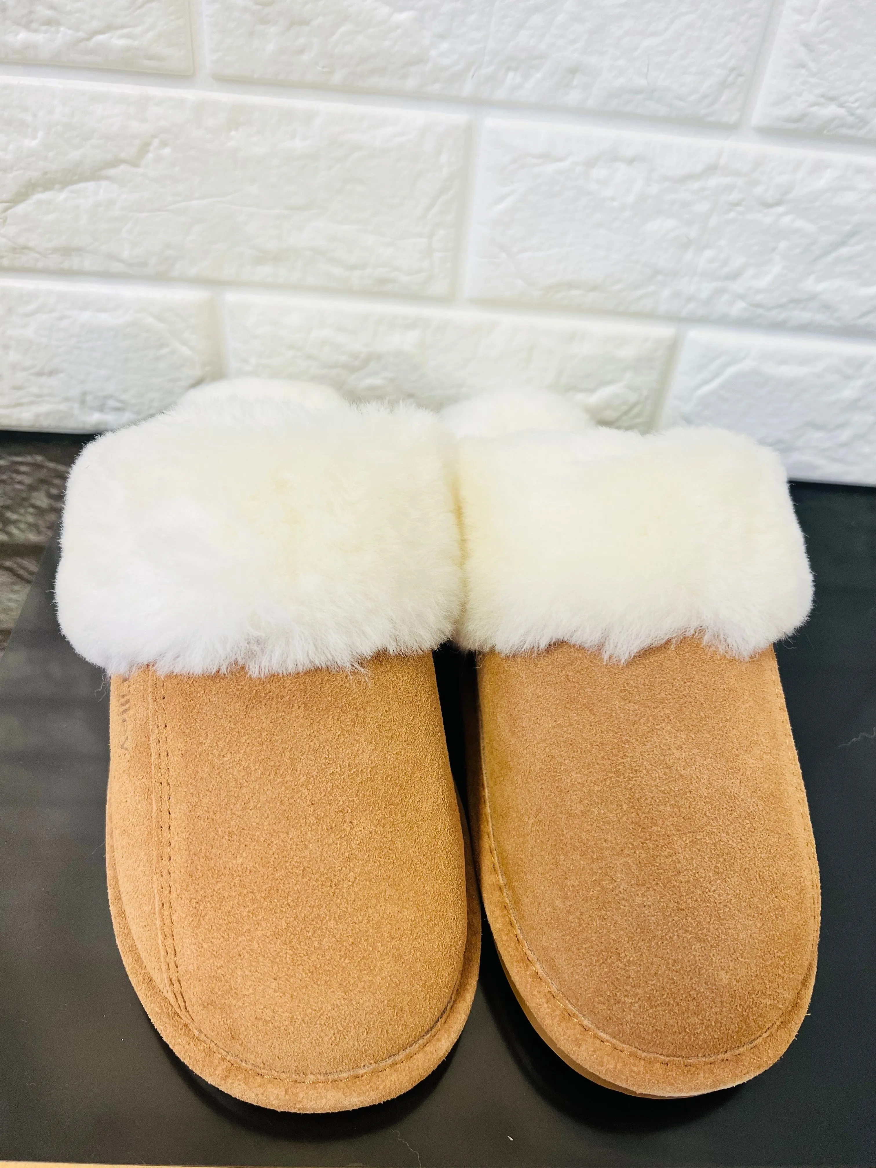 New Product not even in stores or online yet! Women's Cow Suede & Shearling Slippers by Tilley Co. MSRP 130  COGNAC Sz 8