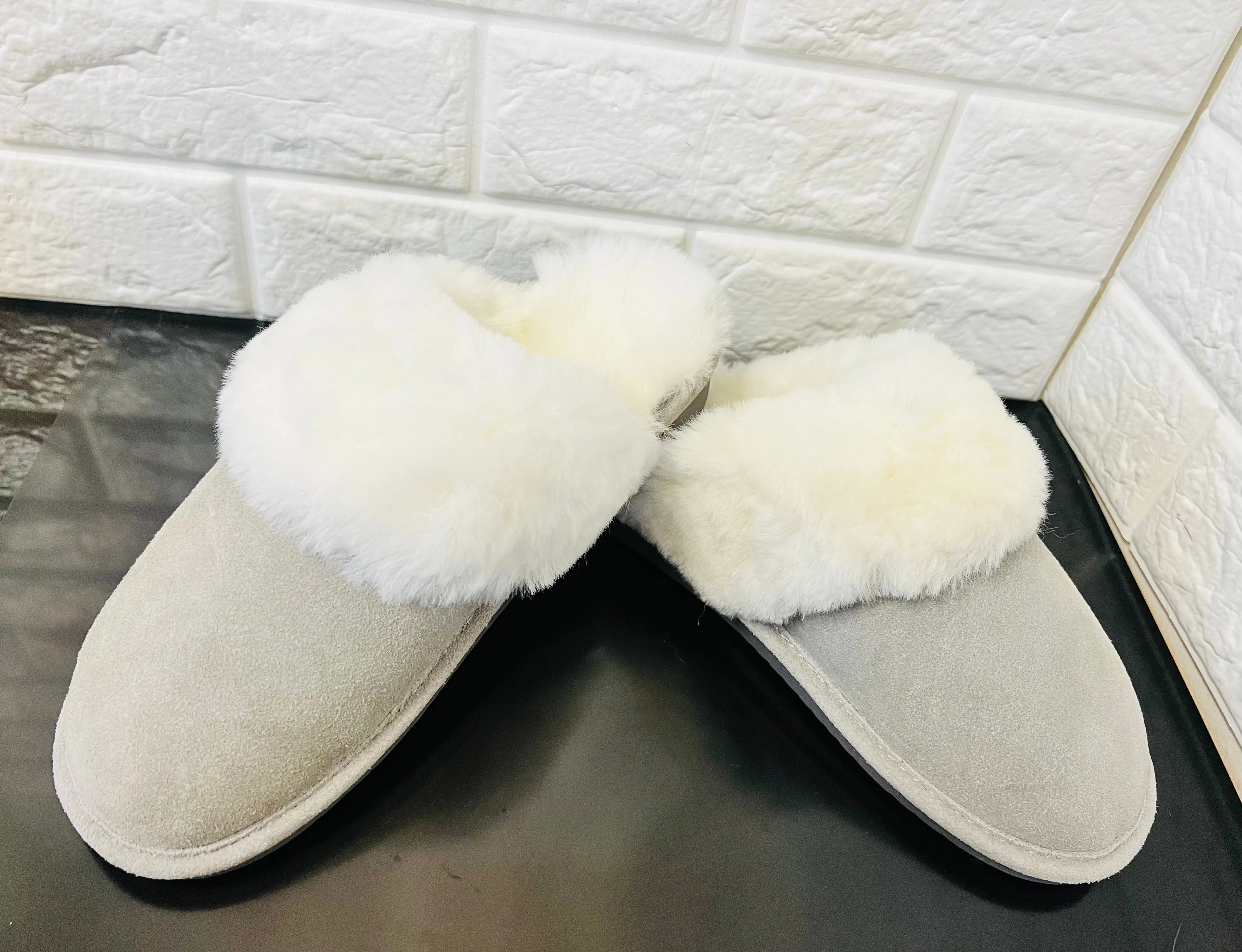 New Product not even in stores or online yet! Women's Cow Suede & Shearling Slippers by Tilley Co. MSRP 130  GREY Sz 11