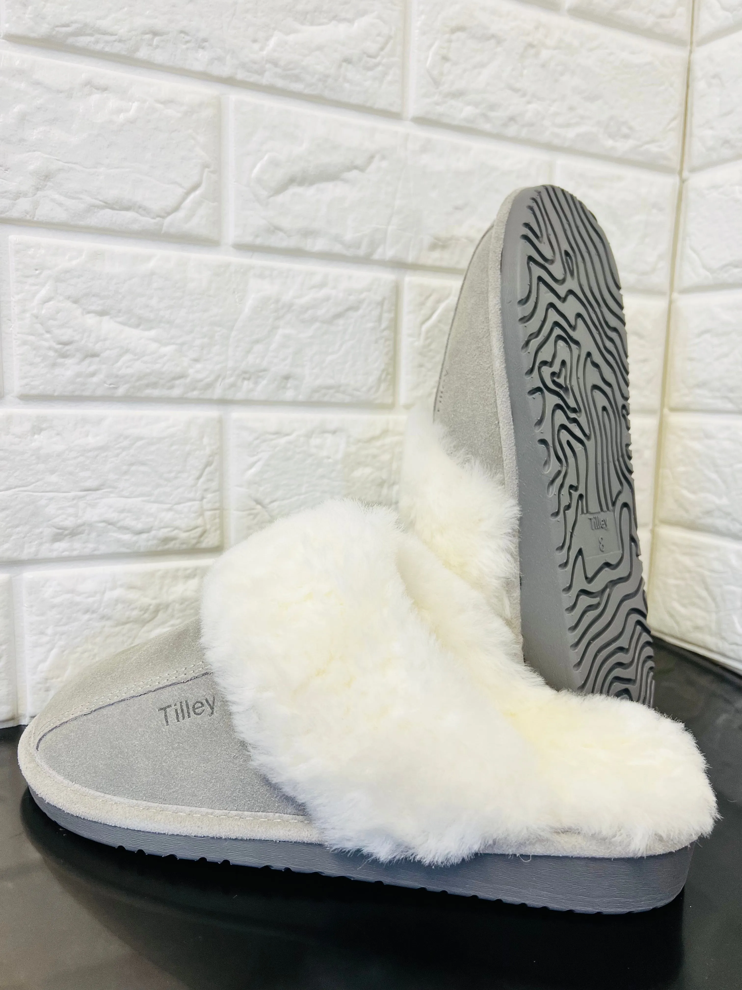 New Product not even in stores or online yet! Women's Cow Suede & Shearling Slippers by Tilley Co. MSRP 130  GREY Sz 11