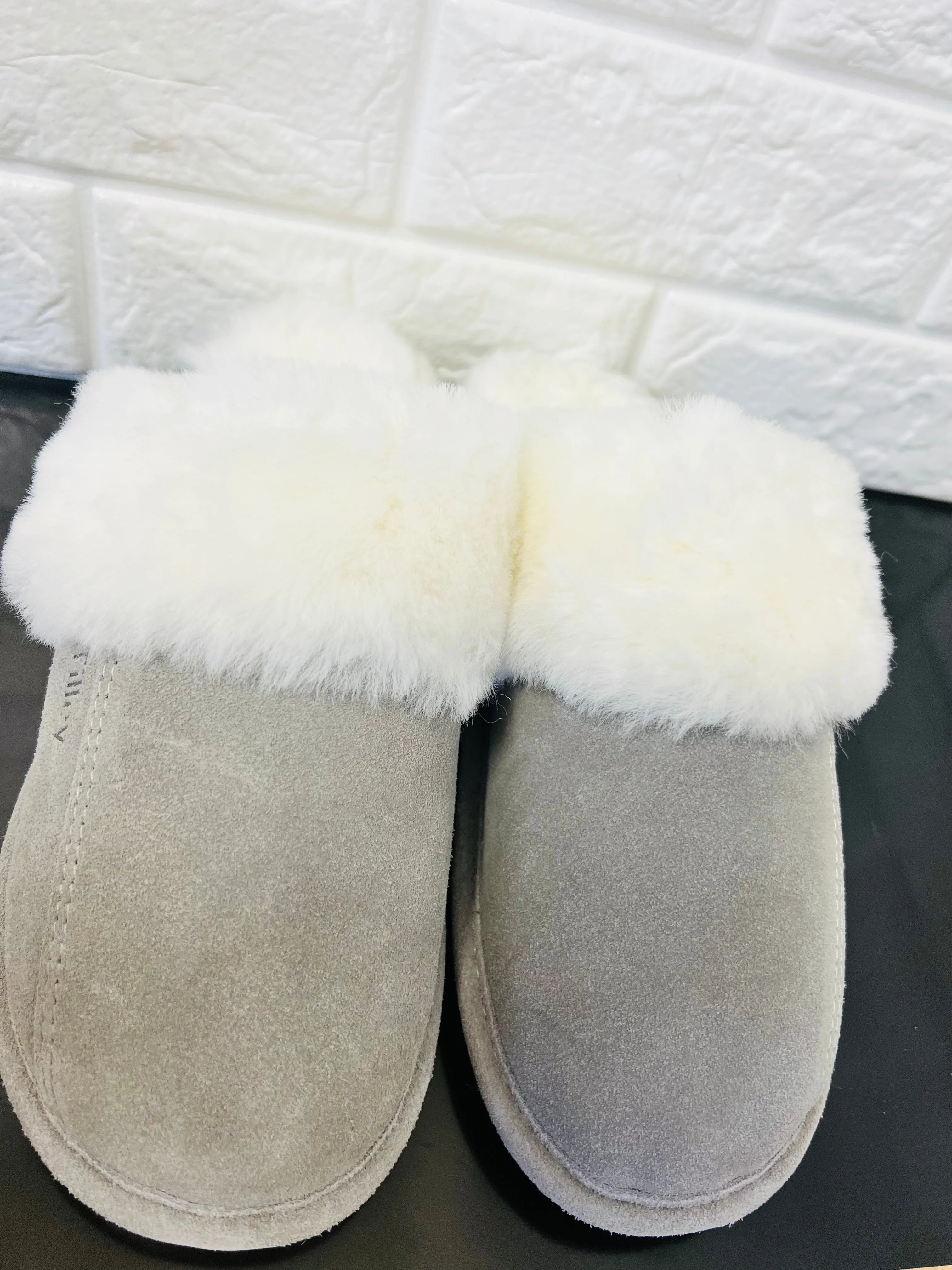New Product not even in stores or online yet! Women's Cow Suede & Shearling Slippers by Tilley Co. MSRP 130  GREY Sz 11