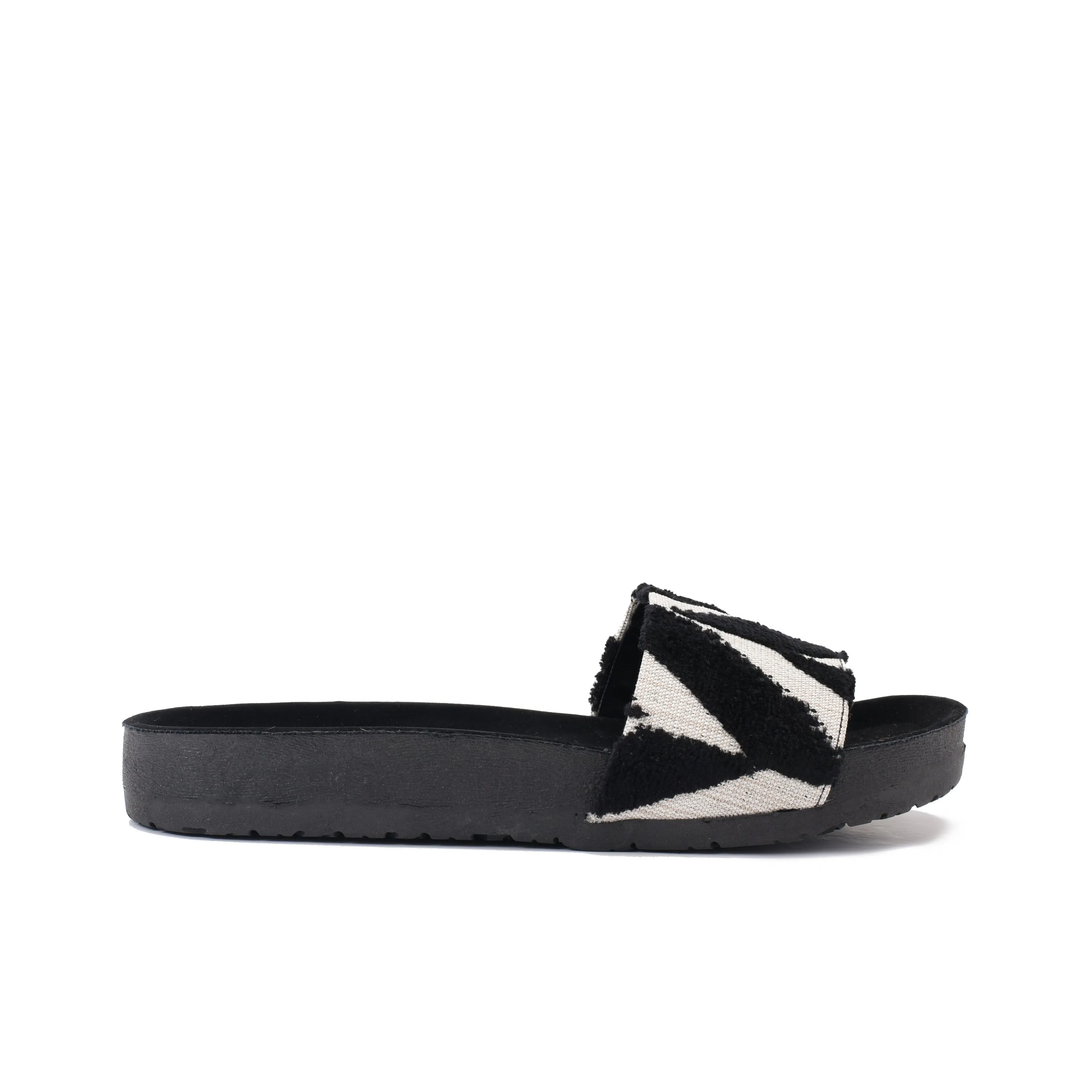Slippers Black and white