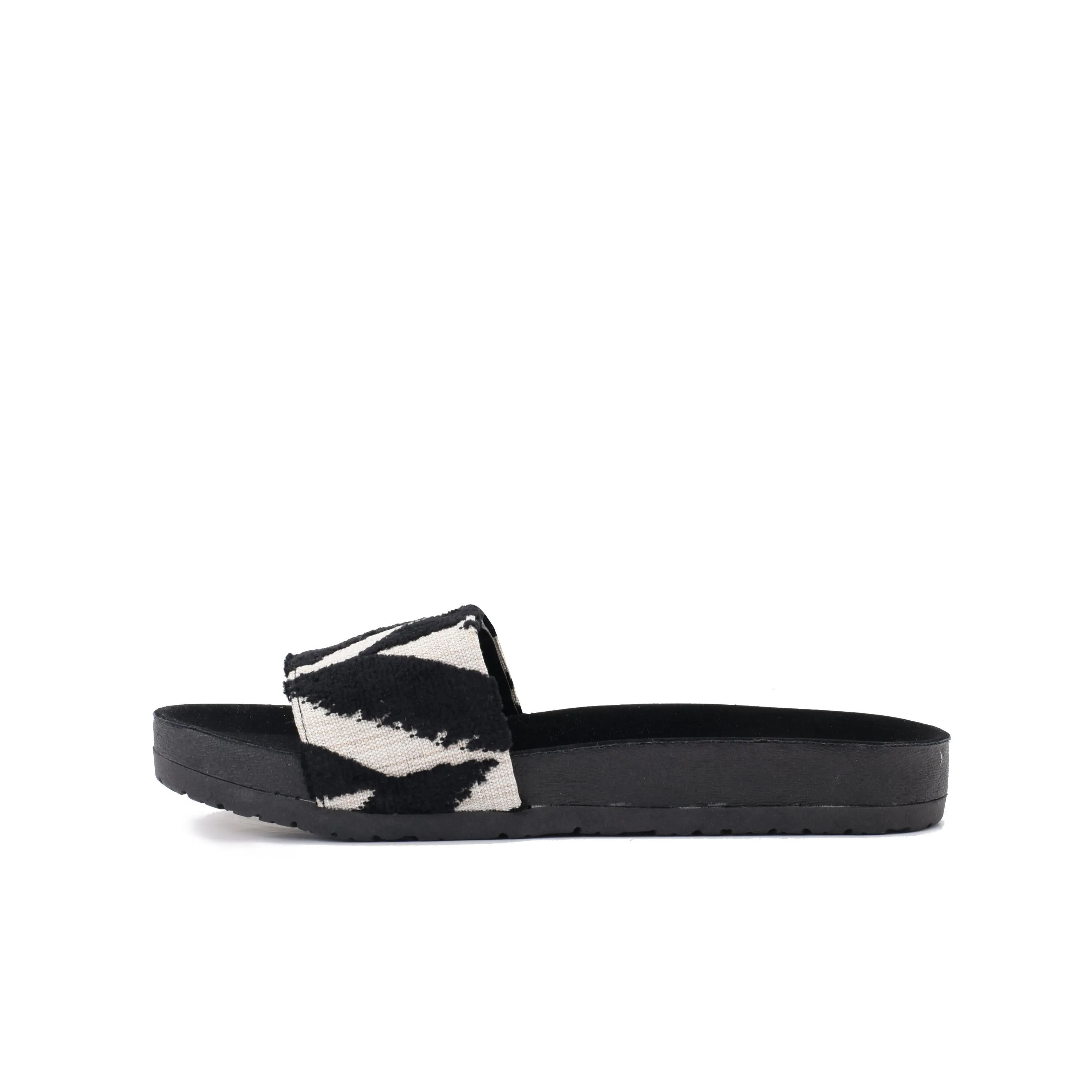 Slippers Black and white