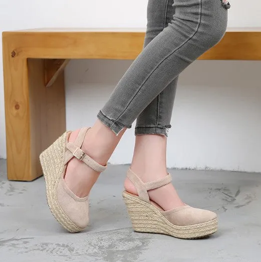 Women's Small Size Closed Toe Wege Heels DS196